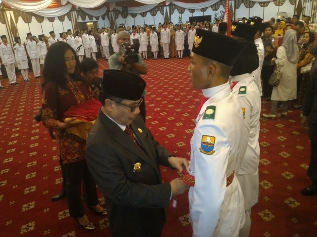 Pengukuhan Anggota Paskibraka di rumah dinas Gubernur Jambi Sabtu malam ini (15/8)